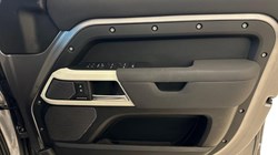 2022 (72) LAND ROVER DEFENDER 3.0 D250 SE 110 5dr Auto 4964222