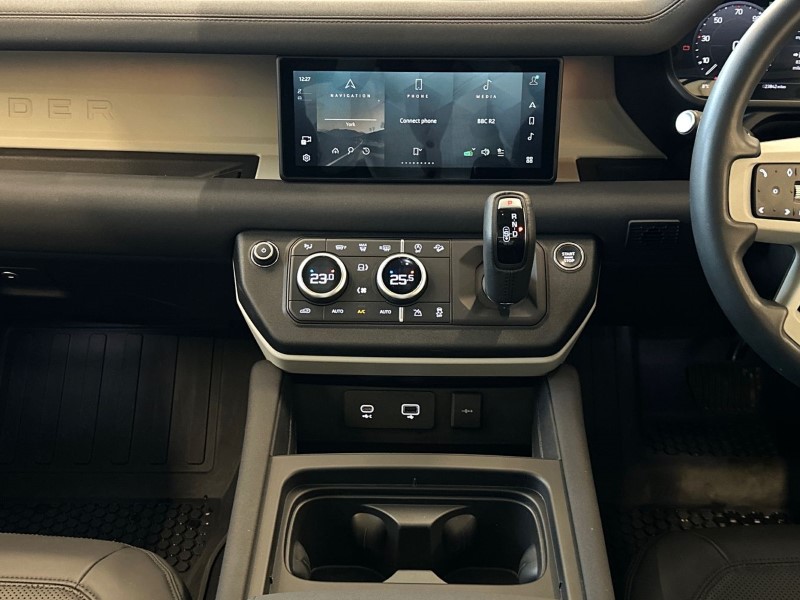 2022 (72) LAND ROVER DEFENDER 3.0 D250 SE 110 5dr Auto 4964214