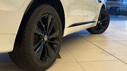 2023 (23) JAGUAR F-PACE 2.0 D200 R-Dynamic SE Black 5dr Auto AWD 4959336