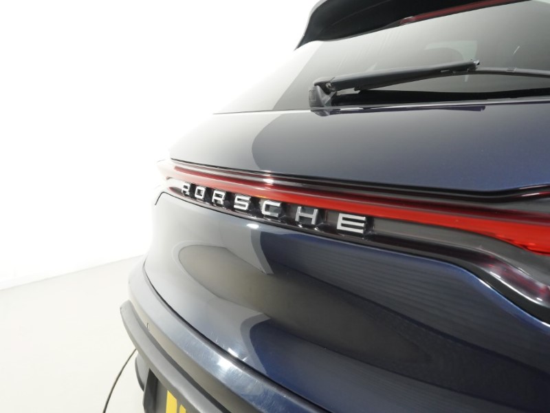 2022 (22) PORSCHE MACAN 5dr PDK 5274063