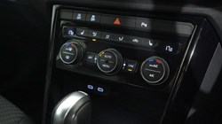 2021 (21) VOLKSWAGEN T-ROC 2.0 TSI 4MOTION R 5dr DSG 5403189