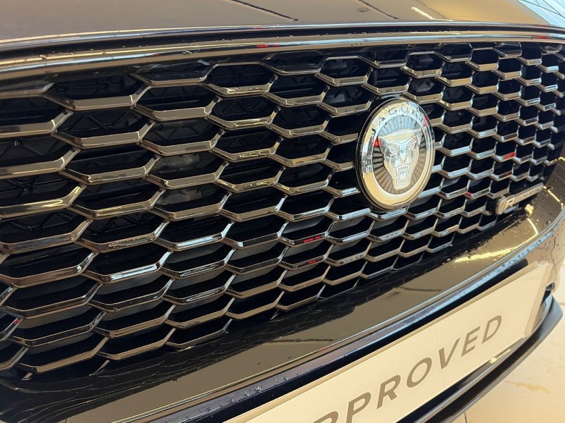 2023 (73) JAGUAR XE 2.0 D200 R-Dynamic SE Black 4dr Auto 5028052