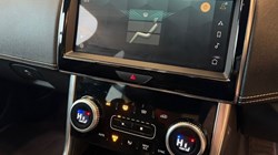 2023 (73) JAGUAR XE 2.0 D200 R-Dynamic SE Black 4dr Auto 5028040