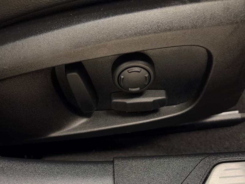 2023 (73) JAGUAR XE 2.0 D200 R-Dynamic SE Black 4dr Auto 5028031