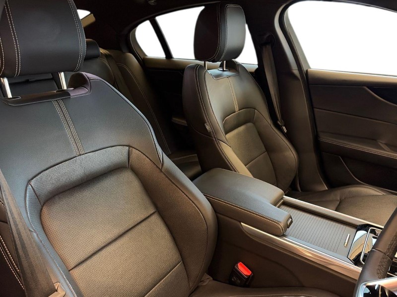 2023 (73) JAGUAR XE 2.0 D200 R-Dynamic SE Black 4dr Auto 5028033