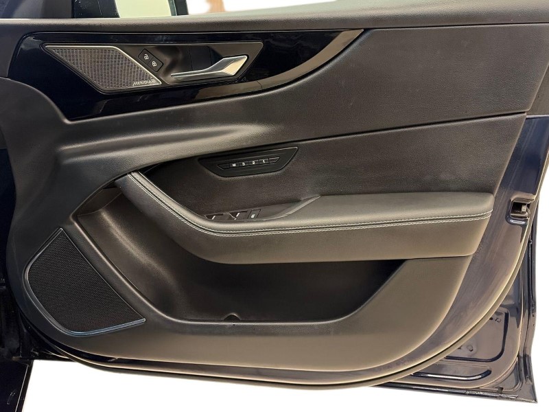 2023 (73) JAGUAR XE 2.0 D200 R-Dynamic SE Black 4dr Auto 5028029