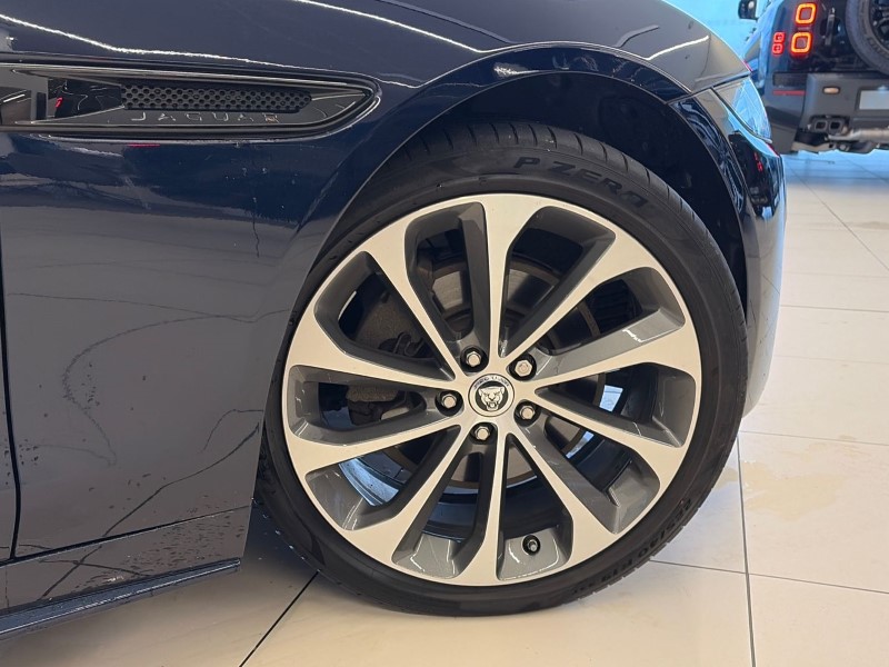 2023 (73) JAGUAR XE 2.0 D200 R-Dynamic SE Black 4dr Auto 5028058