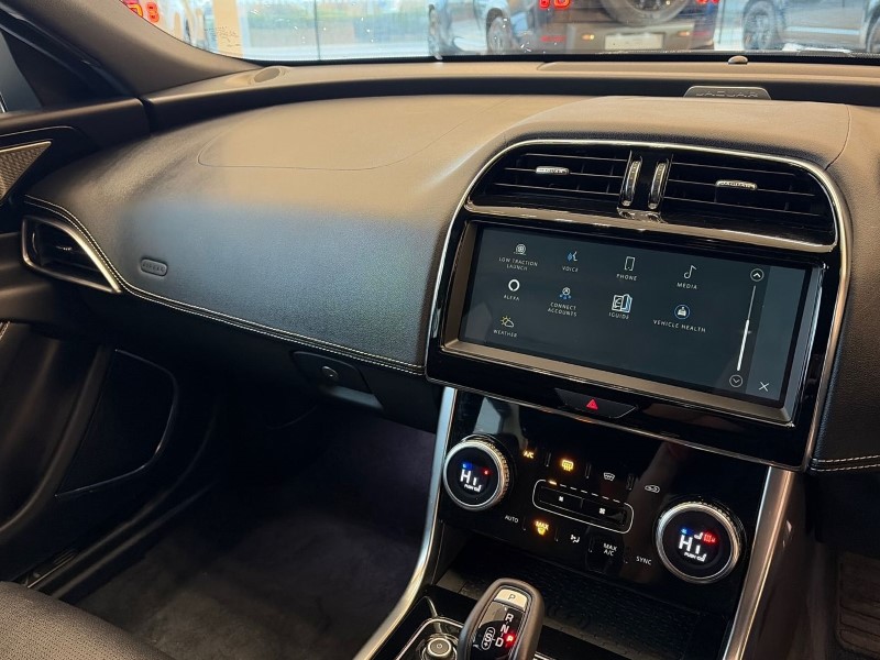 2023 (73) JAGUAR XE 2.0 D200 R-Dynamic SE Black 4dr Auto 5028043