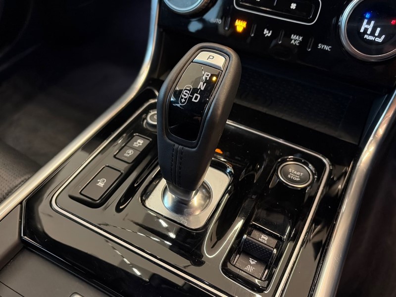 2023 (73) JAGUAR XE 2.0 D200 R-Dynamic SE Black 4dr Auto 5028021