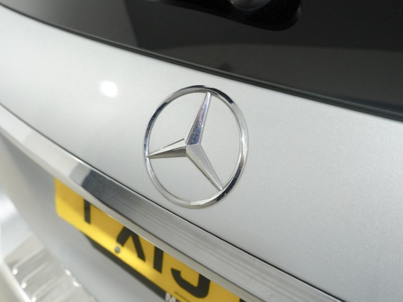 2019 (19) MERCEDES-BENZ C CLASS C300d AMG Line Premium Plus 5dr 9G-Tronic 5448217