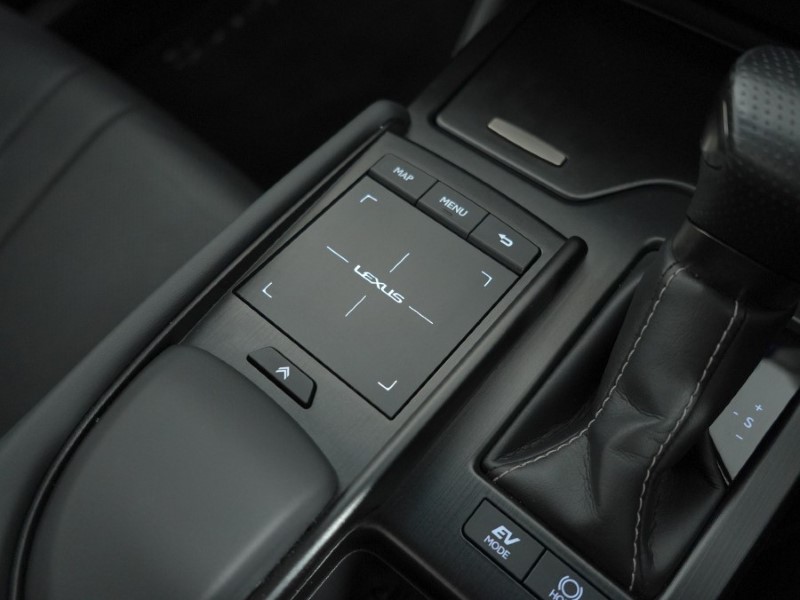 2021 (21) LEXUS ES 300h 2.5 F-Sport 4dr CVT 5496466