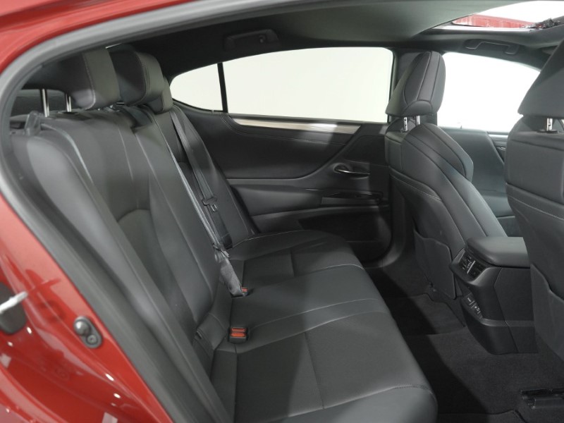 2021 (21) LEXUS ES 300h 2.5 F-Sport 4dr CVT 5496440