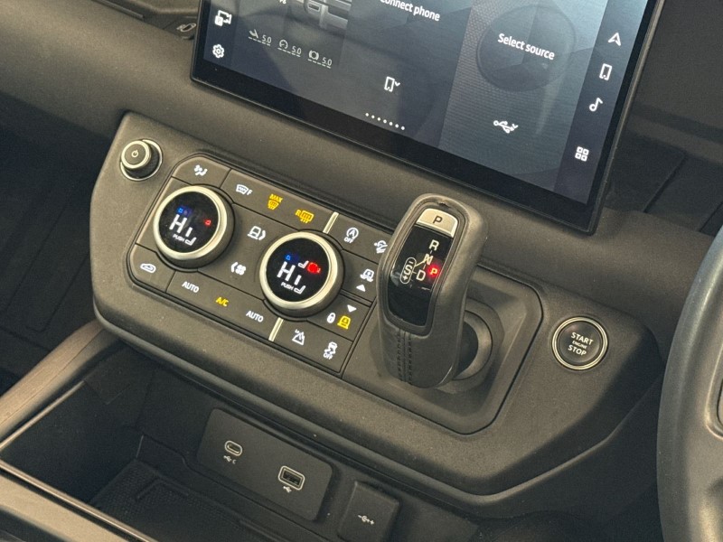 2022 (72) LAND ROVER DEFENDER 3.0 D300 X 90 3dr Auto 4995158