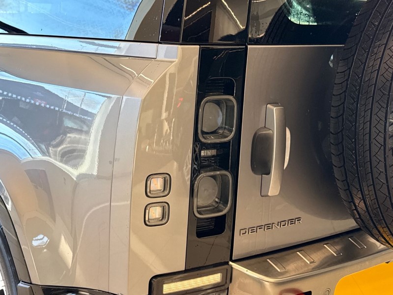 2022 (72) LAND ROVER DEFENDER 3.0 D300 X 90 3dr Auto 4995164
