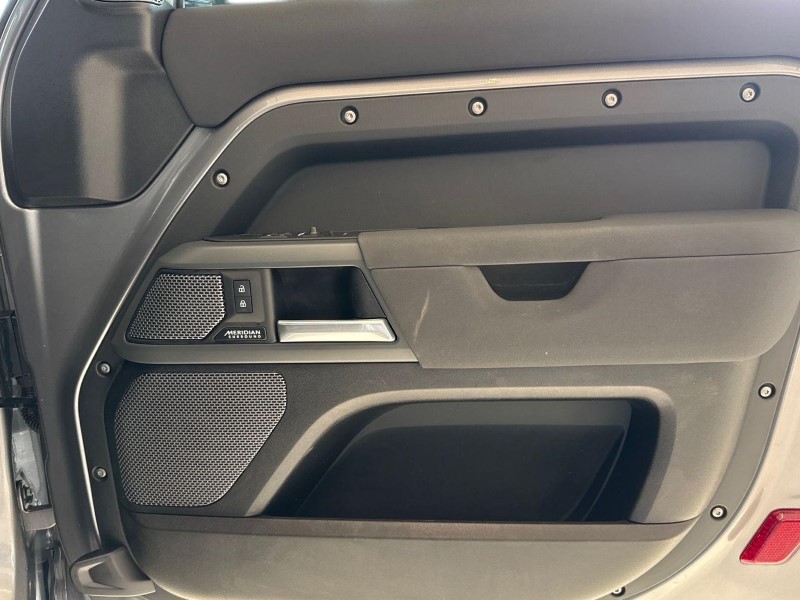 2022 (72) LAND ROVER DEFENDER 3.0 D300 X 90 3dr Auto 4995166