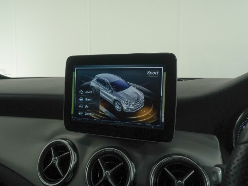2020 (20) MERCEDES-BENZ GLA 200 AMG Line Edition 5dr Auto 5640796