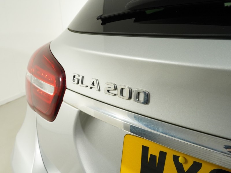 2020 (20) MERCEDES-BENZ GLA 200 AMG Line Edition 5dr Auto 5640764