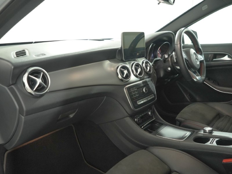 2020 (20) MERCEDES-BENZ GLA 200 AMG Line Edition 5dr Auto 5640767