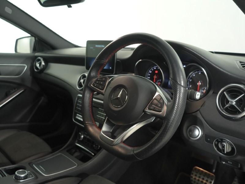 2020 (20) MERCEDES-BENZ GLA 200 AMG Line Edition 5dr Auto 5640781