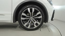 2019 (69) VOLKSWAGEN TIGUAN 2.0 TDi 150 4Motion R-Line Tech 5dr DSG 5642453