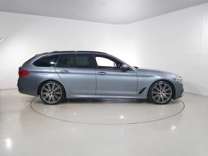 2019 (19) BMW 5 SERIES 520d xDrive M Sport 5dr Auto 5693045