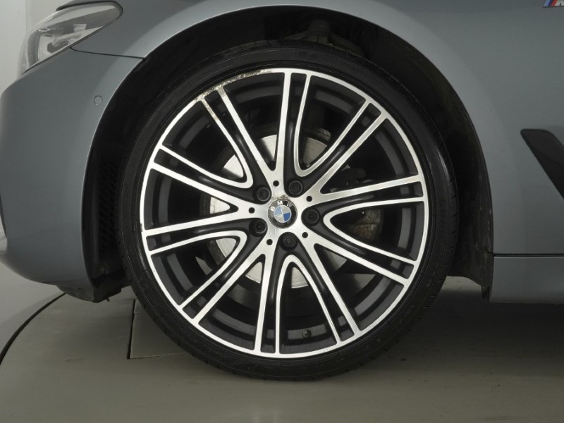 2019 (19) BMW 5 SERIES 520d xDrive M Sport 5dr Auto 5693011