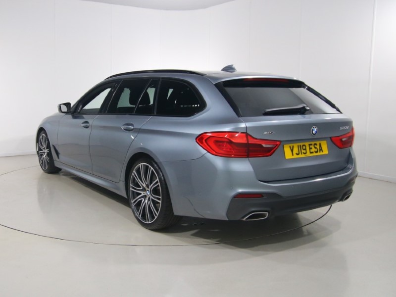2019 (19) BMW 5 SERIES 520d xDrive M Sport 5dr Auto 1