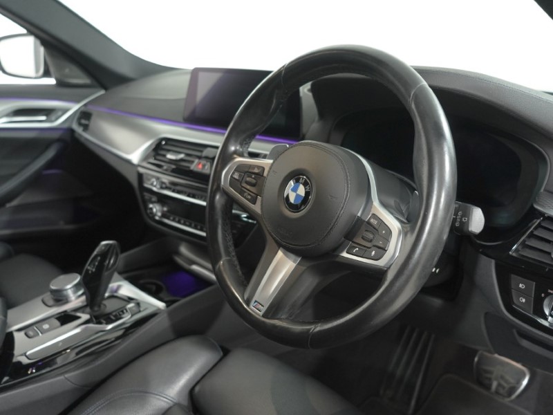 2019 (19) BMW 5 SERIES 520d xDrive M Sport 5dr Auto 5693012