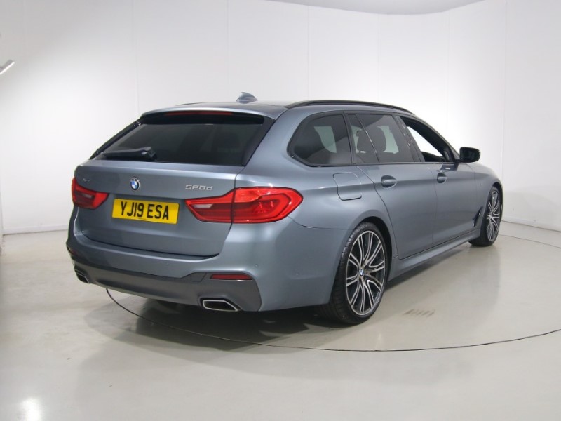 2019 (19) BMW 5 SERIES 520d xDrive M Sport 5dr Auto 5693044