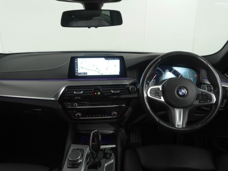 2019 (19) BMW 5 SERIES 520d xDrive M Sport 5dr Auto 5693001