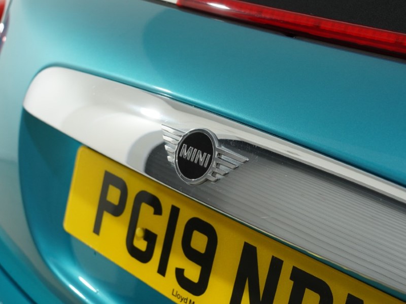 2019 (19) MINI CONVERTIBLE 1.5 Cooper Exclusive II 2dr 5701033