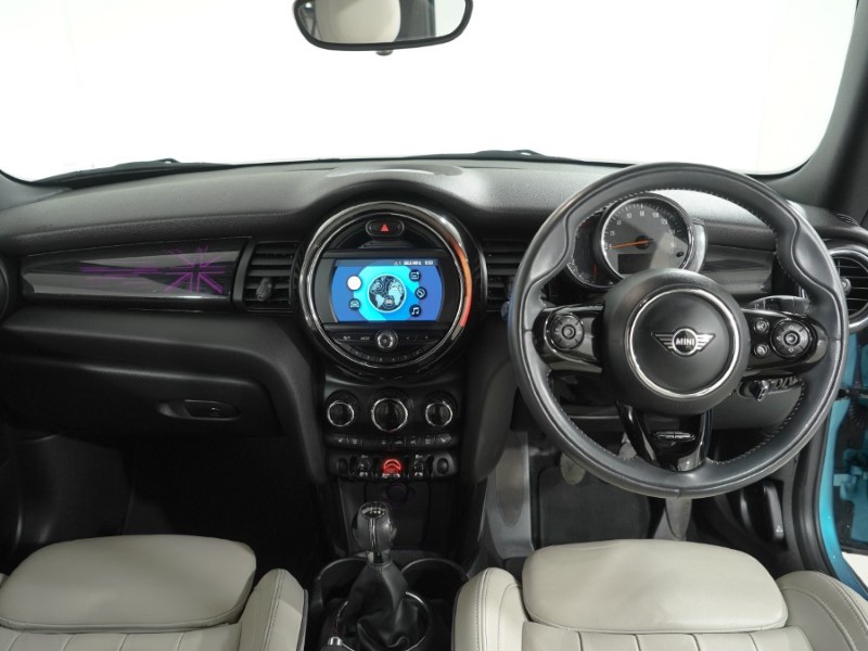2019 (19) MINI CONVERTIBLE 1.5 Cooper Exclusive II 2dr 5701045
