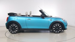 2019 (19) MINI CONVERTIBLE 1.5 Cooper Exclusive II 2dr 5701070