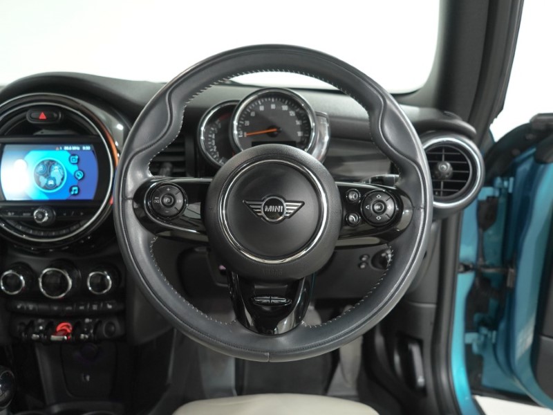 2019 (19) MINI CONVERTIBLE 1.5 Cooper Exclusive II 2dr 5701047