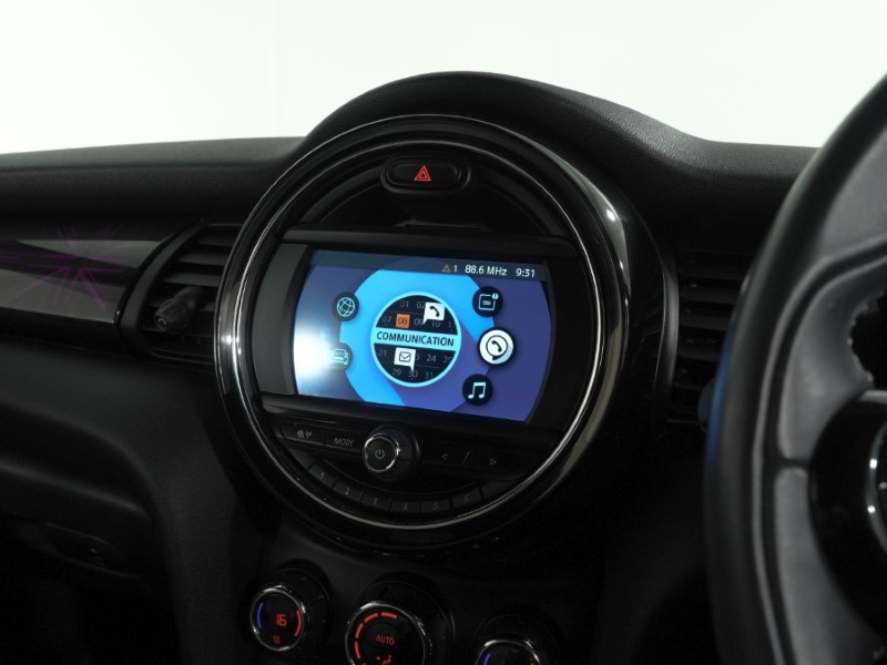 2019 (19) MINI CONVERTIBLE 1.5 Cooper Exclusive II 2dr 5701053