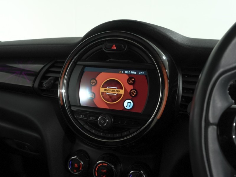 2019 (19) MINI CONVERTIBLE 1.5 Cooper Exclusive II 2dr 5701054