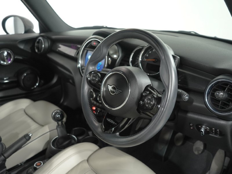 2019 (19) MINI CONVERTIBLE 1.5 Cooper Exclusive II 2dr 5701042