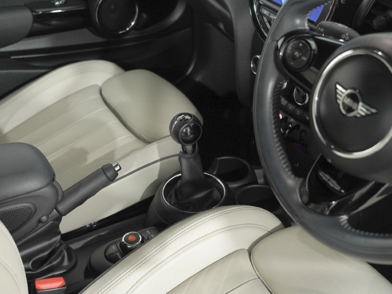 2019 (19) MINI CONVERTIBLE 1.5 Cooper Exclusive II 2dr 5701043