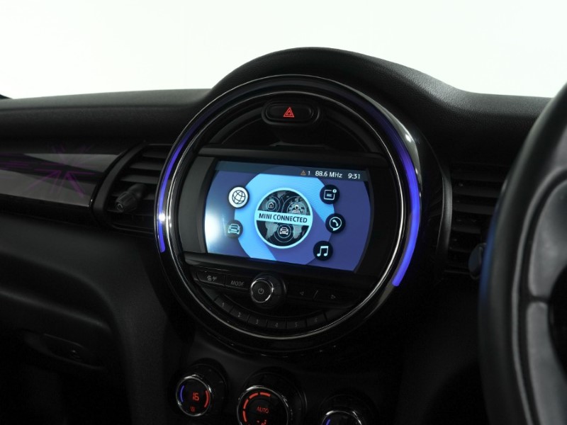 2019 (19) MINI CONVERTIBLE 1.5 Cooper Exclusive II 2dr 5701051