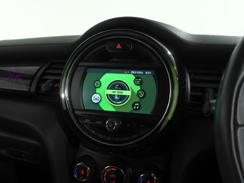 2019 (19) MINI CONVERTIBLE 1.5 Cooper Exclusive II 2dr 5701050
