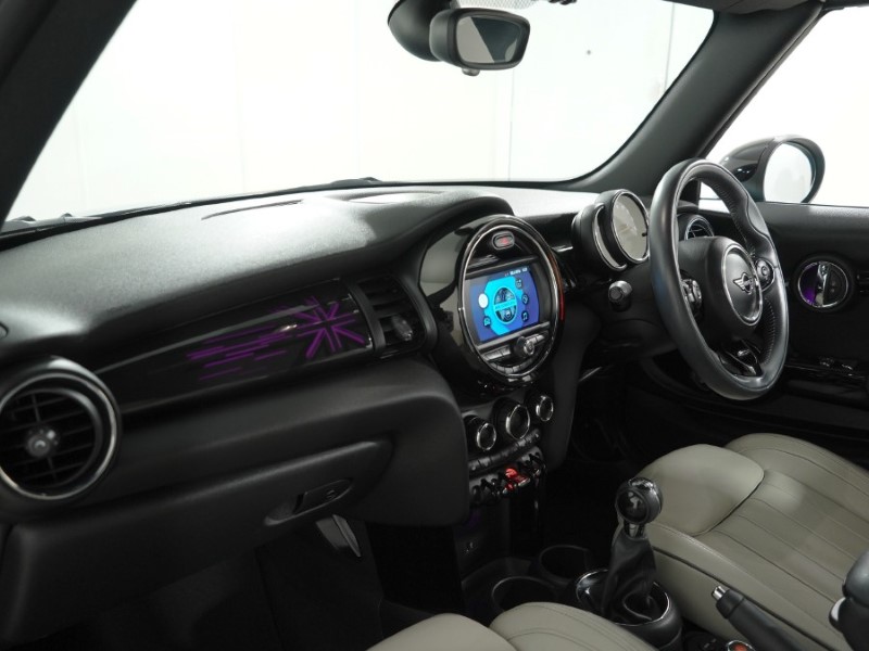 2019 (19) MINI CONVERTIBLE 1.5 Cooper Exclusive II 2dr 5701036