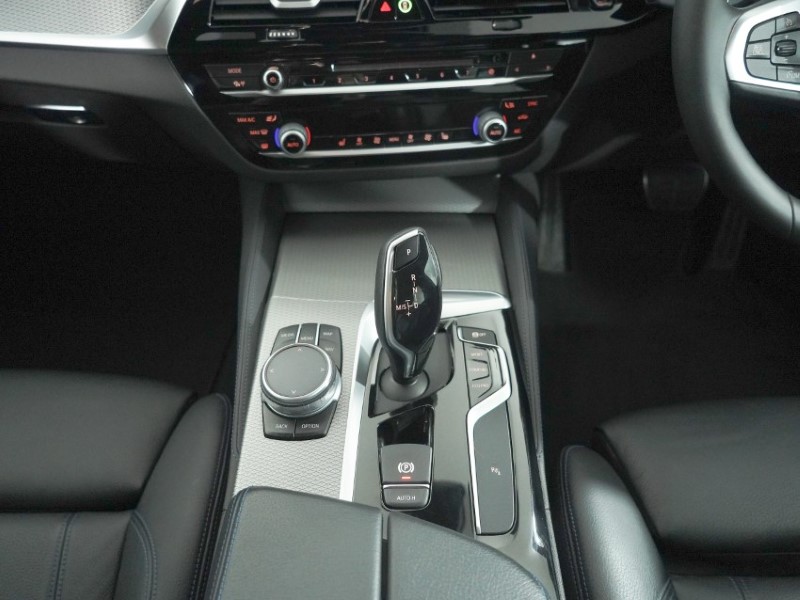 2019 (69) BMW 5 SERIES 520i M Sport 4dr Auto 5833110
