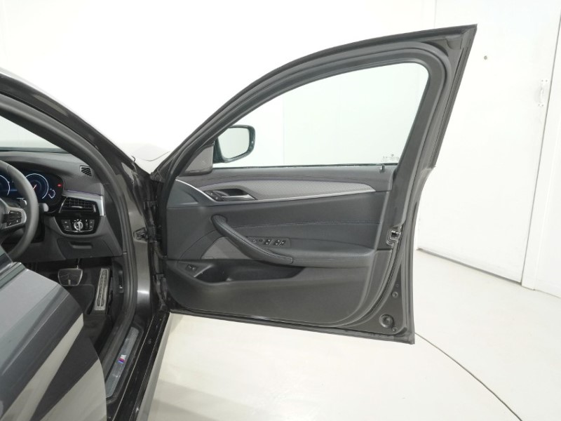 2019 (69) BMW 5 SERIES 520i M Sport 4dr Auto 5833118