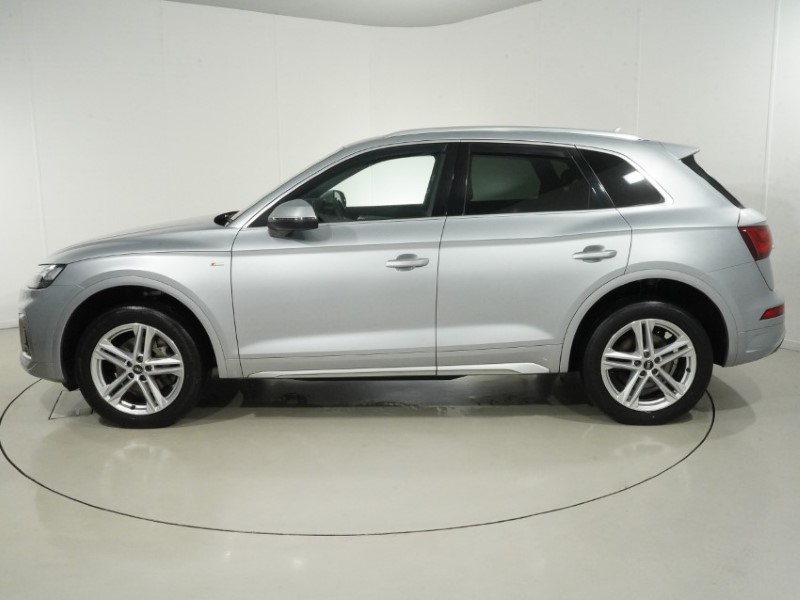 2021 (21) AUDI Q5 40 TDI Quattro S Line 5dr S Tronic 5953833