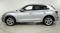2021 (21) AUDI Q5 40 TDI Quattro S Line 5dr S Tronic 5953833