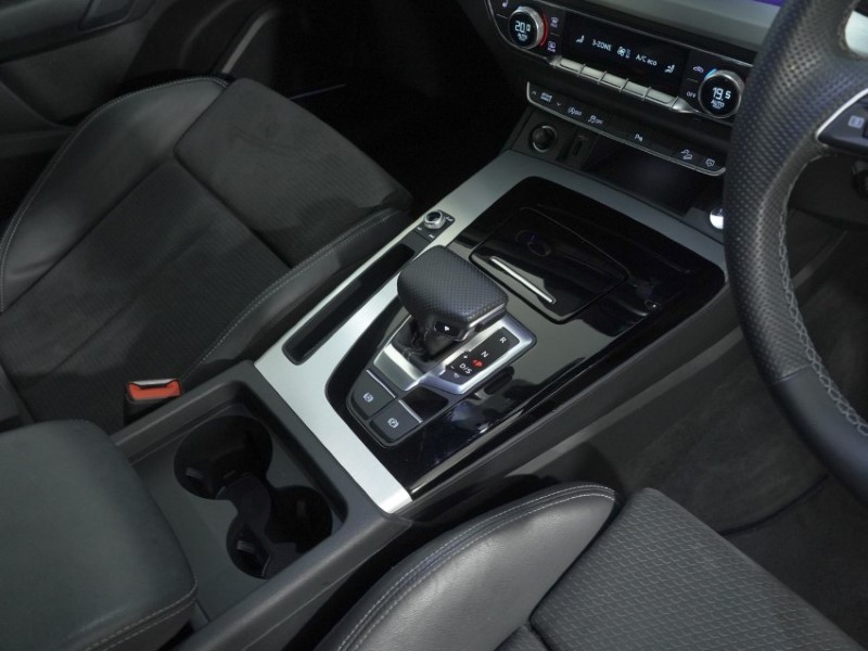 2021 (21) AUDI Q5 40 TDI Quattro S Line 5dr S Tronic 5953870