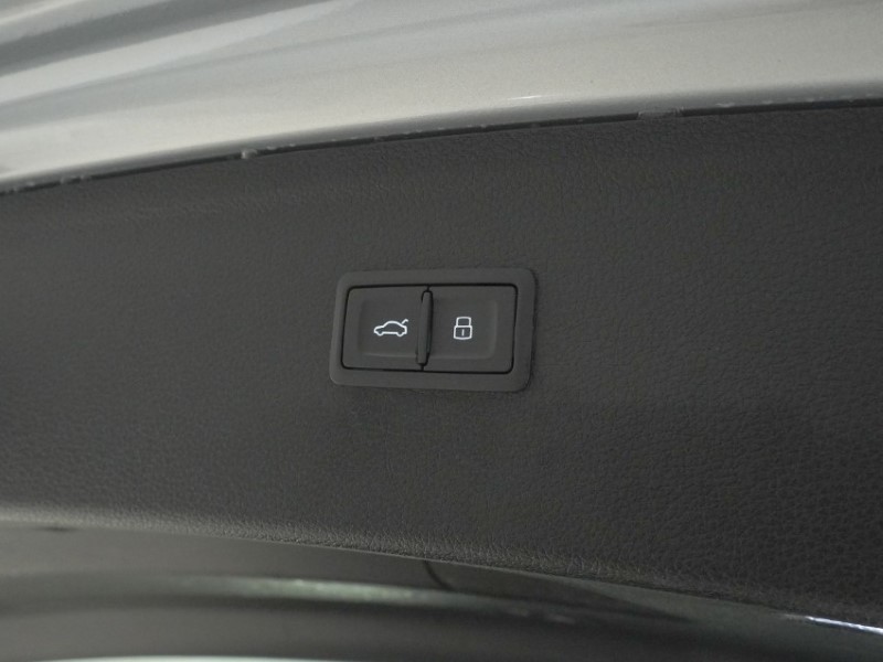2021 (21) AUDI Q5 40 TDI Quattro S Line 5dr S Tronic 5953844
