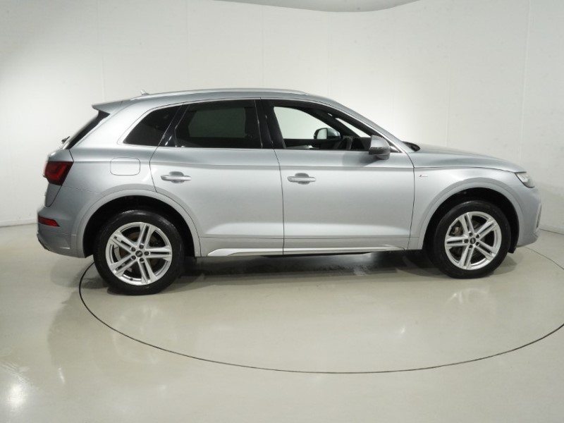 2021 (21) AUDI Q5 40 TDI Quattro S Line 5dr S Tronic 5953837