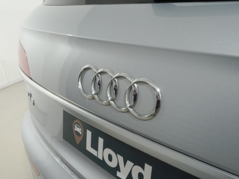 2021 (21) AUDI Q5 40 TDI Quattro S Line 5dr S Tronic 5953839