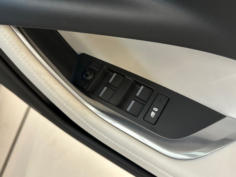 2023 (23) JAGUAR XE 2.0 D200 R-Dynamic Black 4dr Auto 5000418